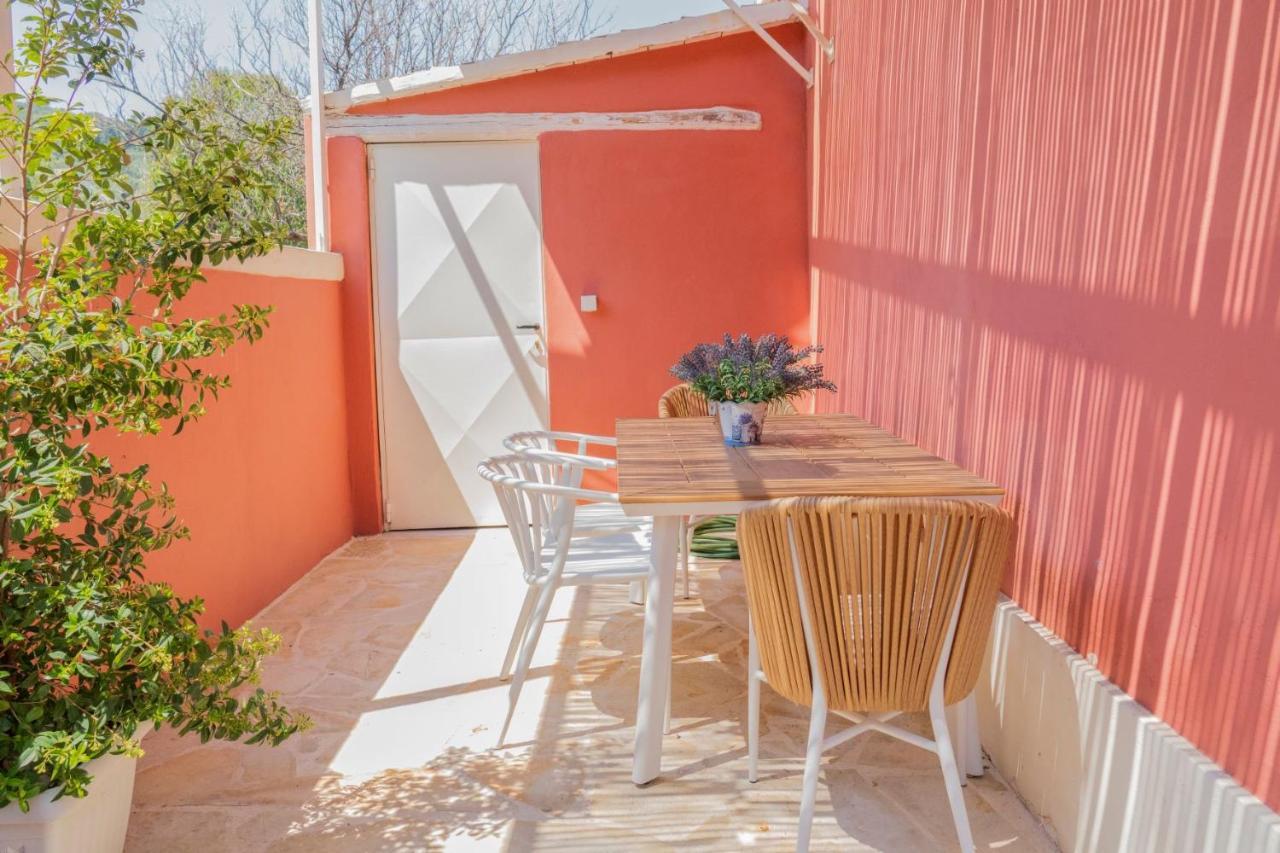 Lefko'S House- Contemporary, Fully Renovated House Villa Kassiopi Bagian luar foto